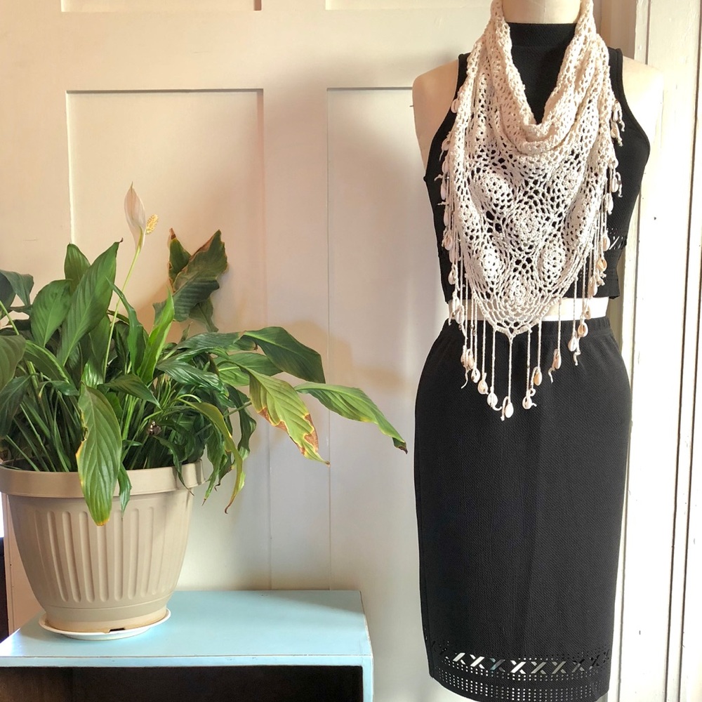 BOHO Crochet White Triangle Scarf w/ Cowrie Shells - Picture 2 of 2